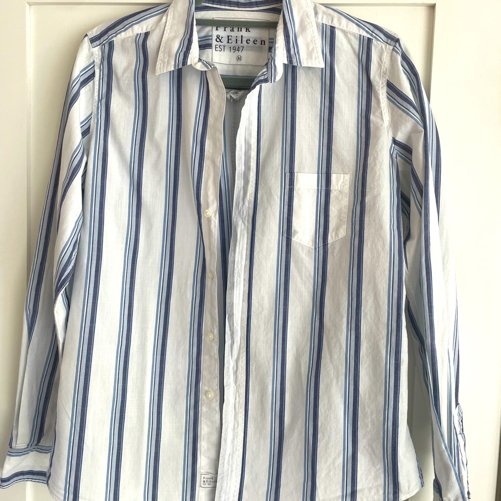 Like New Frank & Eileen Barry Striped Button Down Shirt. Medium